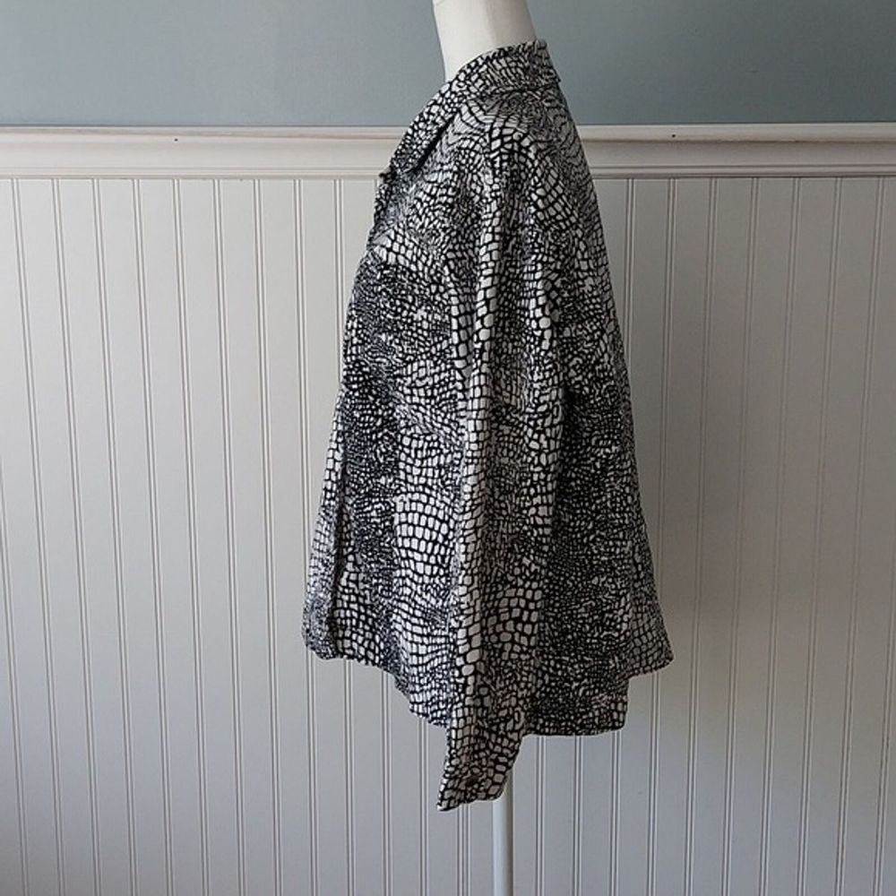 Chico's Design Women's 3 Lg‎ Shacket Black White Animal Print Button Lightweight - Picture 2 of 11